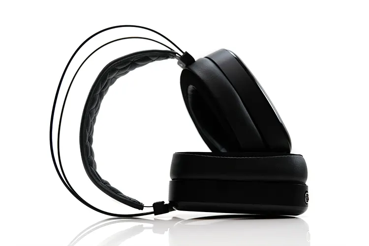 Dan Clark Audio NOIRE X showing ear pads