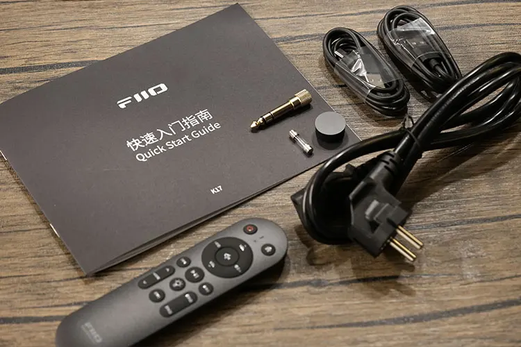 FiiO K17 accessories