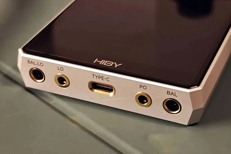HiBy R6 III 2025 output and input ports on base panel