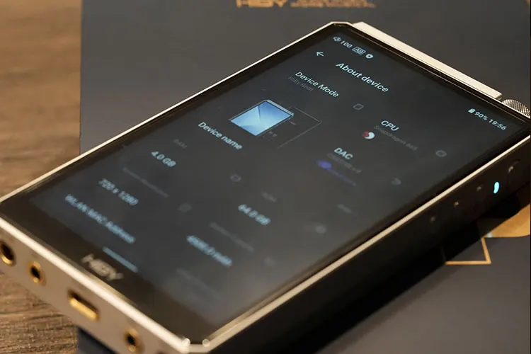 HiBy R6 III 2025 screen turned on