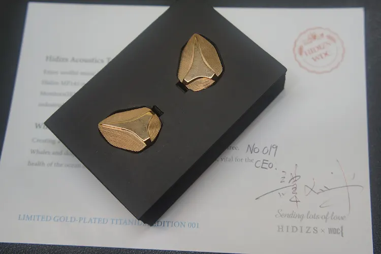 Hidizs MP145 Golden Titanium Edition display box