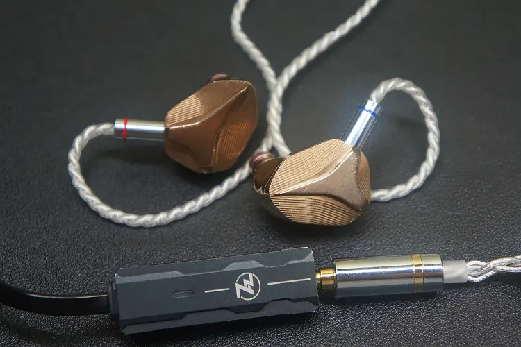 Hidizs MP145 Golden Titanium Edition with 7HZ dongle