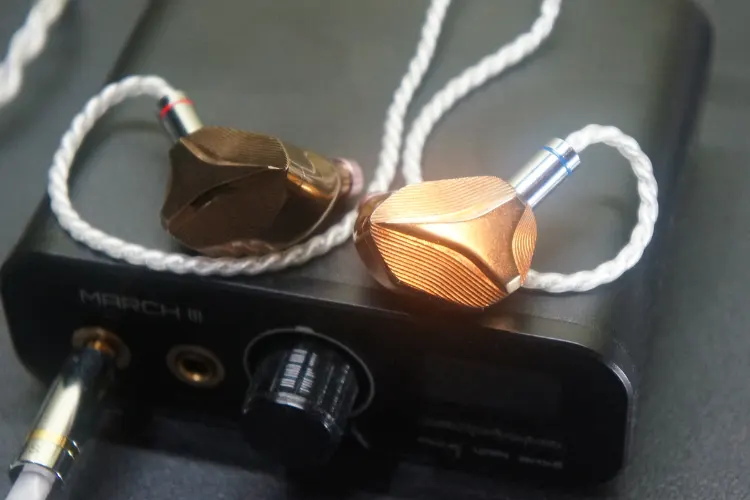 Hidizs MP145 Golden Titanium Edition with TempoTec March III