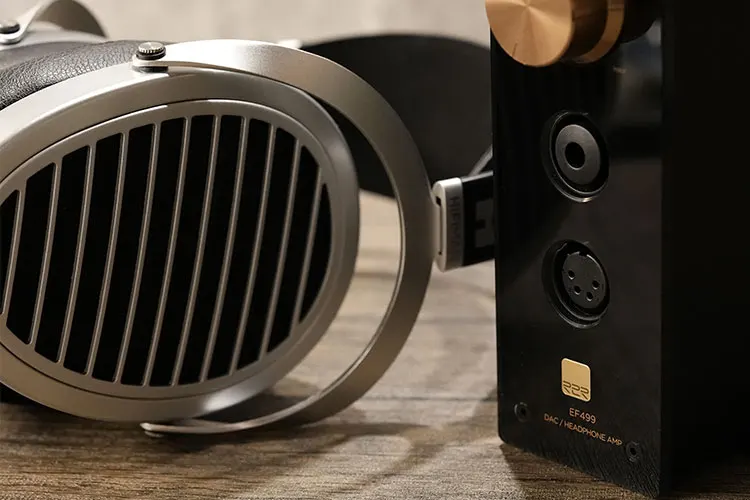 HIFIMAN EF499 jack sockets
