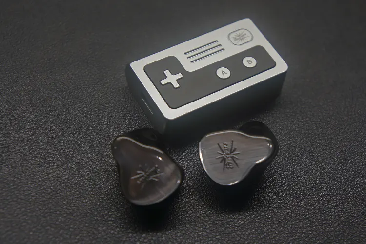 Kiwi Ears KE4 beside Allegro dongle