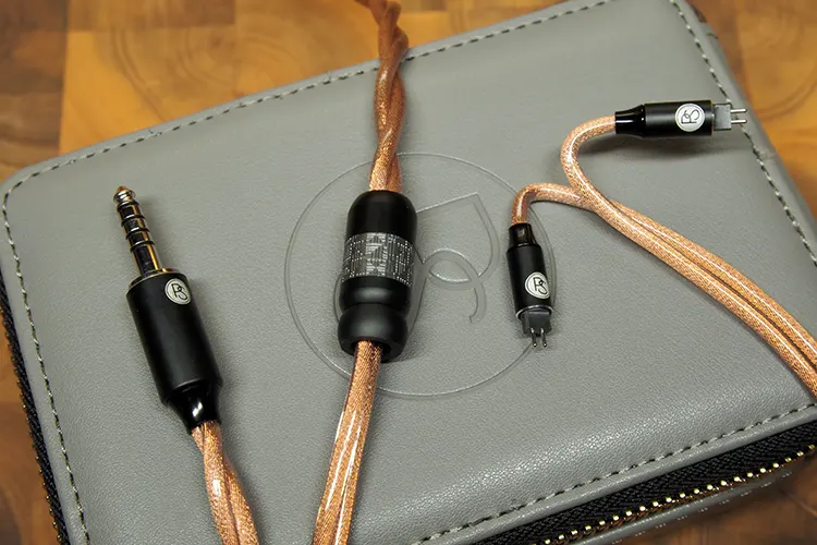 PLUSSOUND VOLTA stock cable on leather case